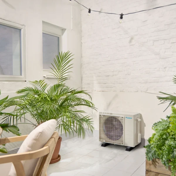 Инверторен климатик Daikin Sensira FTXF25F/RXF25F, 9000BTU